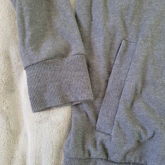 Banana Republic Pullover Sweater - Picture 3 of 4